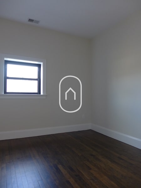 Building Photo - 45 Thorndike St