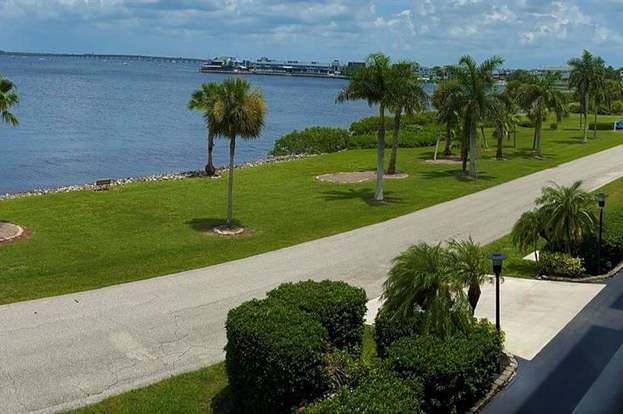 Building Photo - 1500 Park Beach Cir