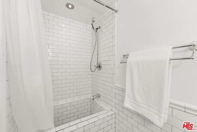 Building Photo - 23057 Sylvan St