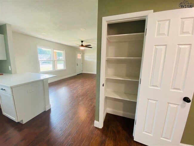 Building Photo - 4808 Alamo Dr