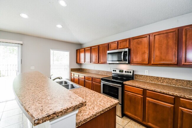 Building Photo - 2285 Brian Lakes Dr E