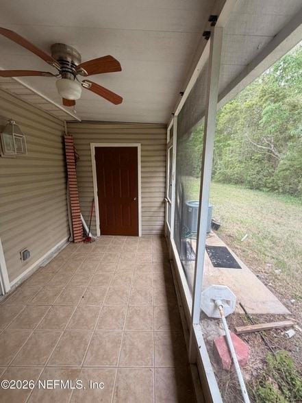 Building Photo - 1915 Lago Del Sur Drive