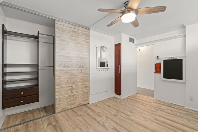 Building Photo - 2092 Kuhio Ave.