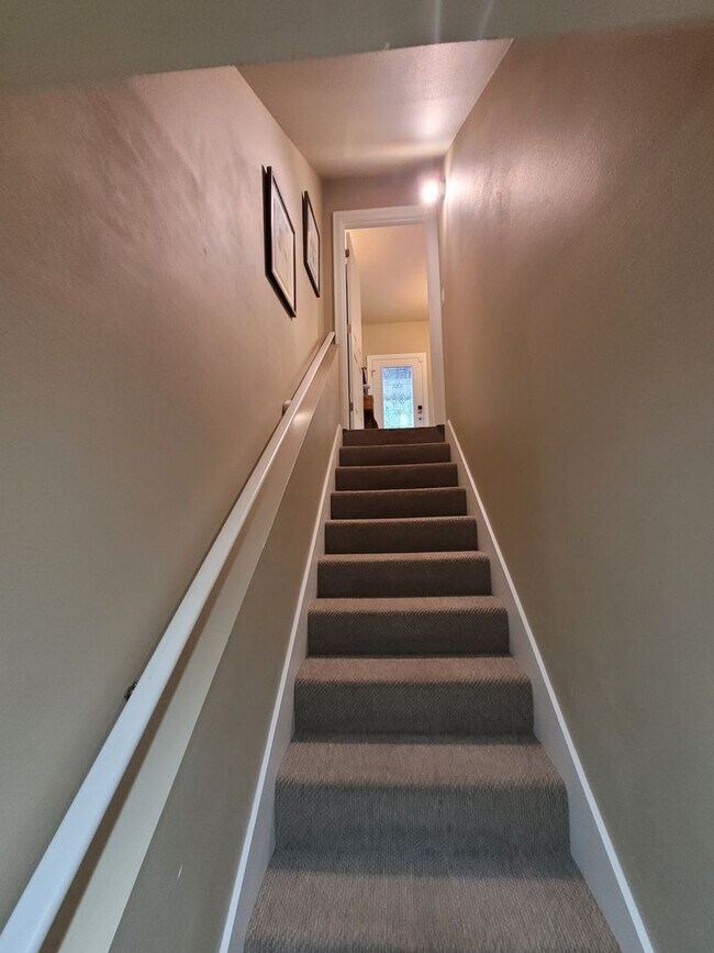 Building Photo - Beautiful Home in Desirable Geneva Neighborhood - 2700 sqft