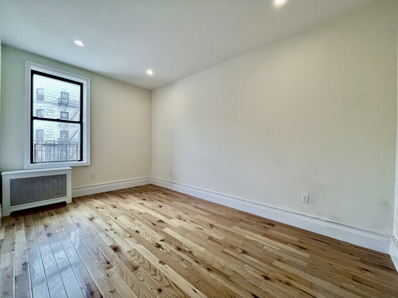 Building Photo - 935 St Nicholas Ave