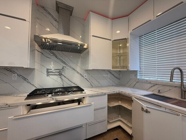 Building Photo - EPIC REA - Fully Renovated 5BR/3BA Home in Lone Tree Estates