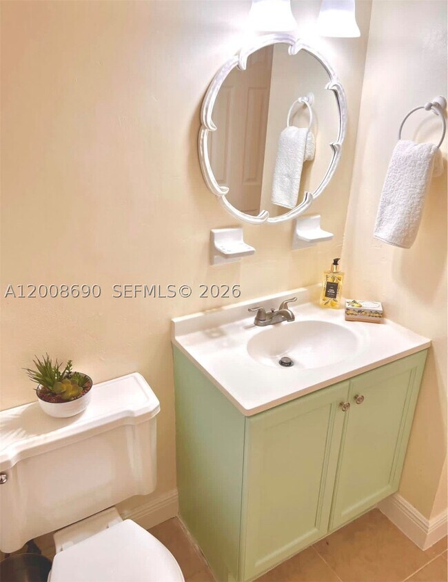 Building Photo - 10881 N Snapper Creek Dr