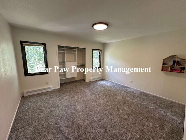 Building Photo - Spacious 4-Bed, 4.5-Bath Retreat in with B...