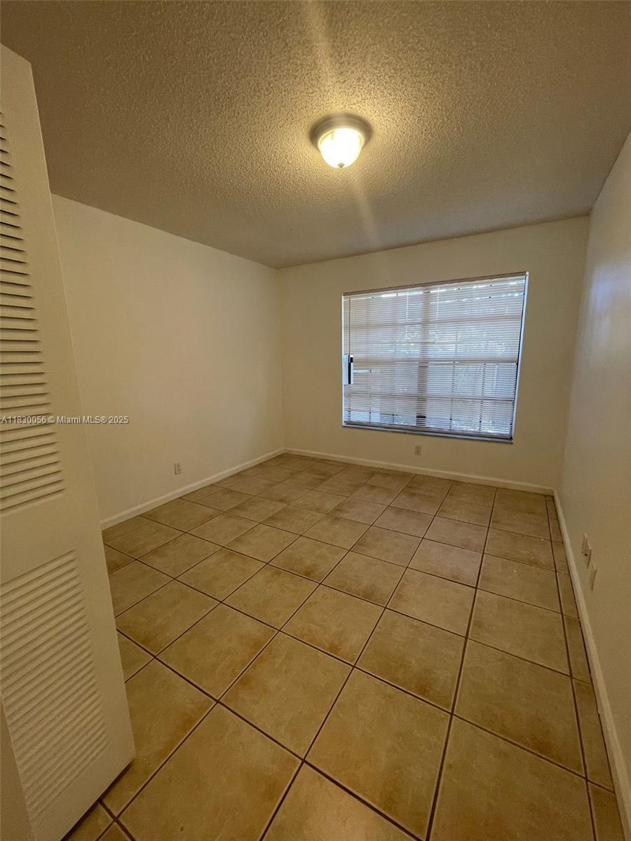 Building Photo - 493 Hardwood Pl