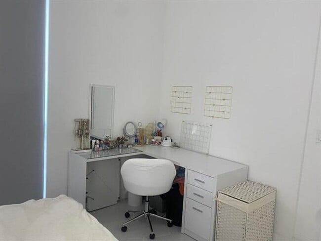 Building Photo - 301 Altara Ave