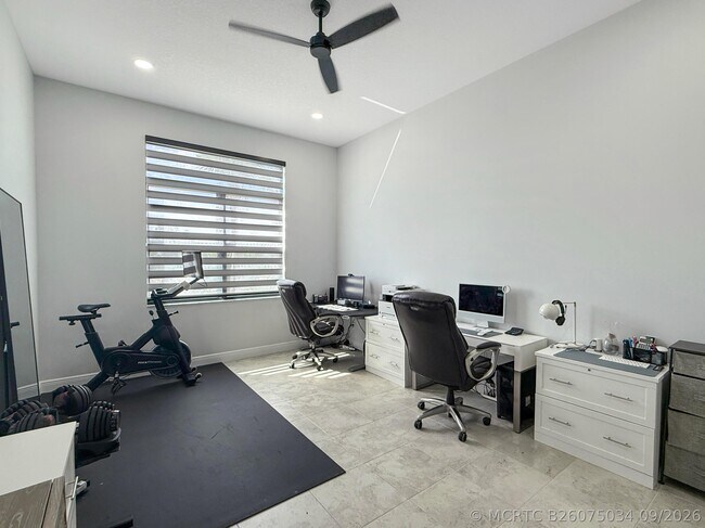 Building Photo - 9221 SW Esule Way