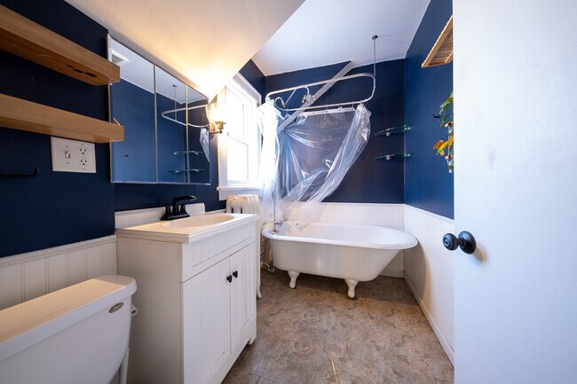 Building Photo - 3832 18th Ave S