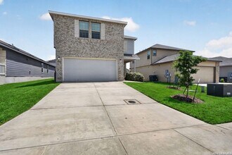 Building Photo - 4 Bedroom/2.5 Bath Summerhill Subdivision