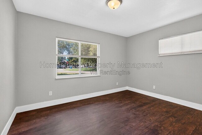 Building Photo - 426 Plaza Ave