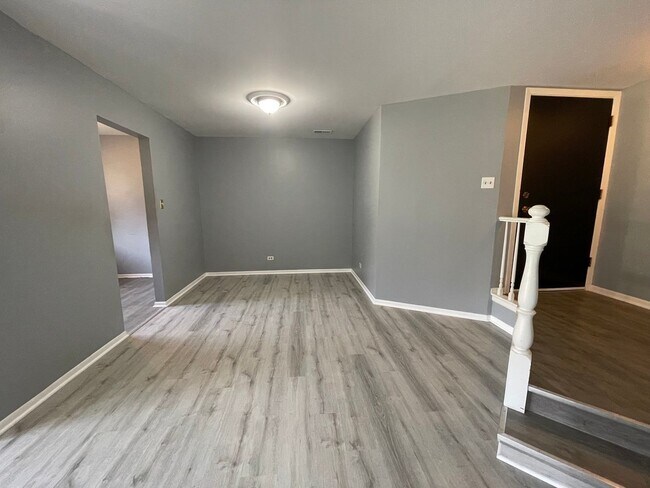 Building Photo - 1655 Dover Ct