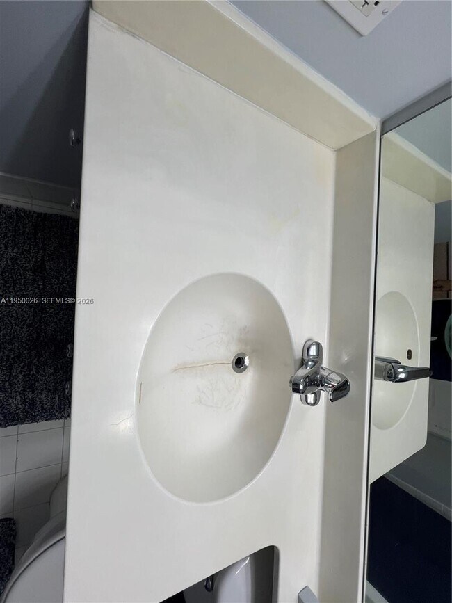 Building Photo - 17150 N Bay Rd