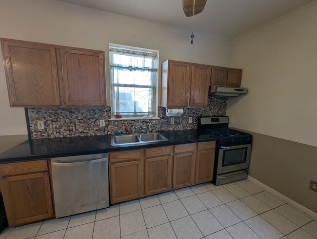 Building Photo - 116 N New Rd