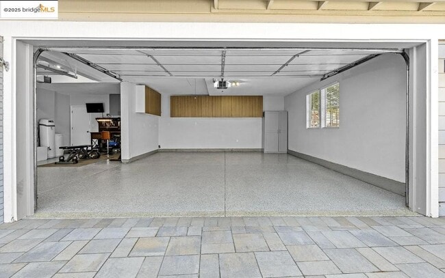 Building Photo - 2435 Pinehurst Ct
