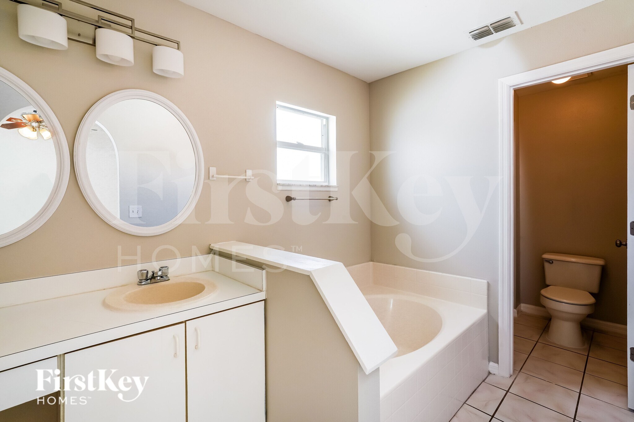 Building Photo - 873 Jarnac Dr