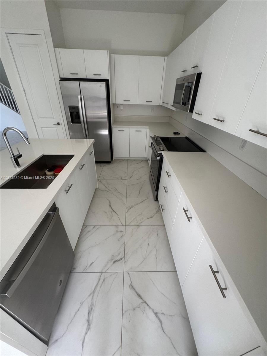 Building Photo - 4481 SW 173rd Ave