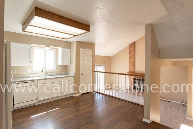 Building Photo - 940 Royal Crown Ln