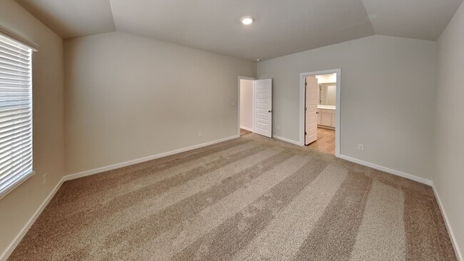 Building Photo - Very Nice 4 Bedroom 2 Bath Home in Yukon Schools
