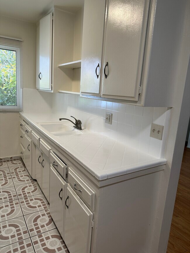 Building Photo - 3746 Vinton Ave