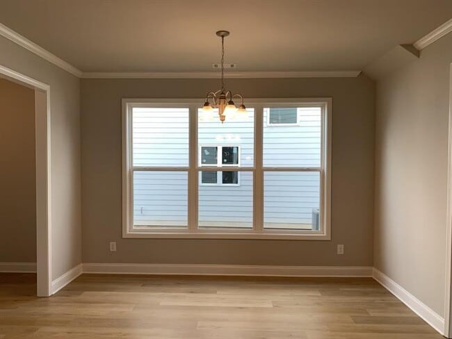 Building Photo - 5192 Parkwood Dr