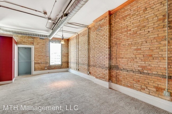 Building Photo - 3 br, 2 bath Apartment - 109 S Washington