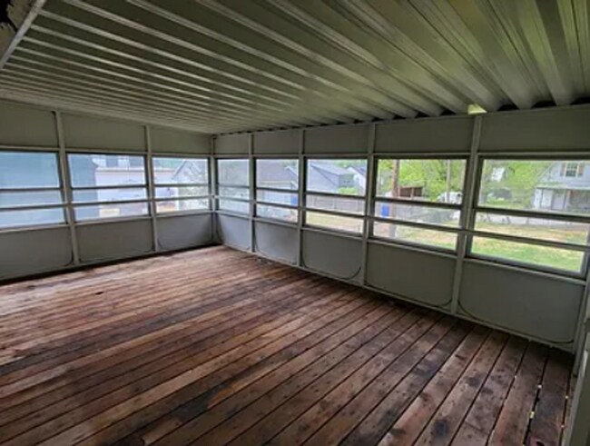 Building Photo - Cute 2 bedroom in South East Springfield