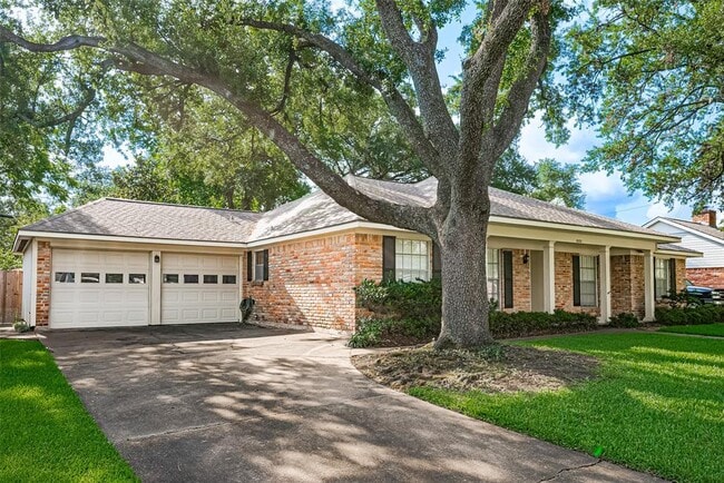 Building Photo - 2530 Bandelier Dr