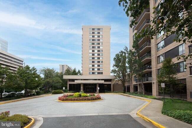 Building Photo - 3709 S George Mason Dr