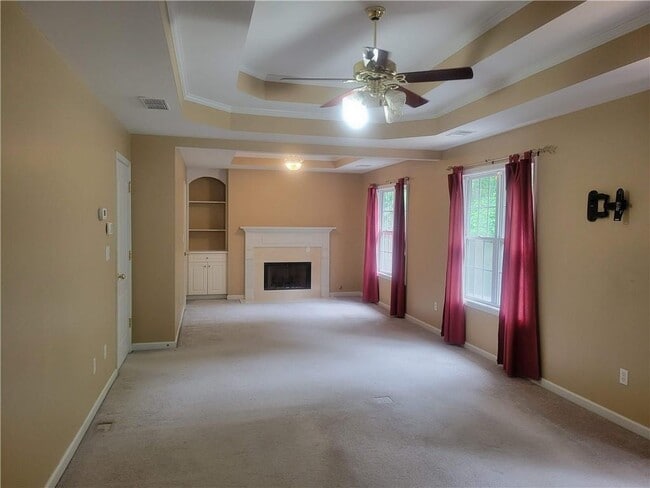 Building Photo - 5555 Holly Springs Dr