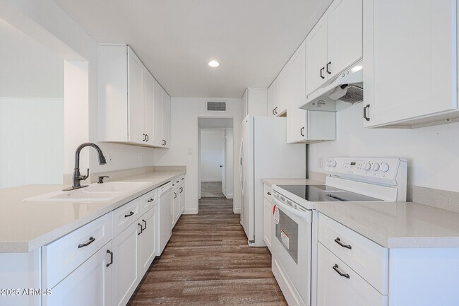 Building Photo - 4122 N 6th Ave