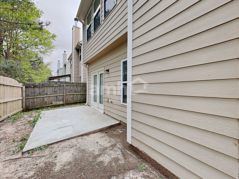 Building Photo - 2080 Lily Valley Dr