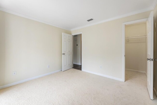 Building Photo - 210 Granville Ct