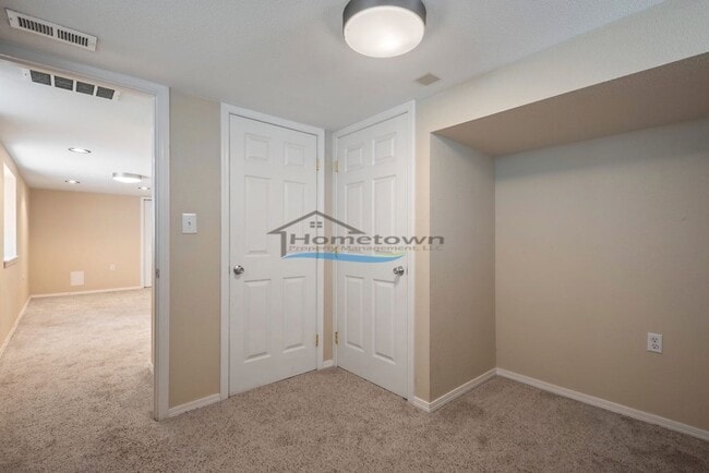 Building Photo - Well-Maintained 3 Bed 2 Bath Cottage in Do...