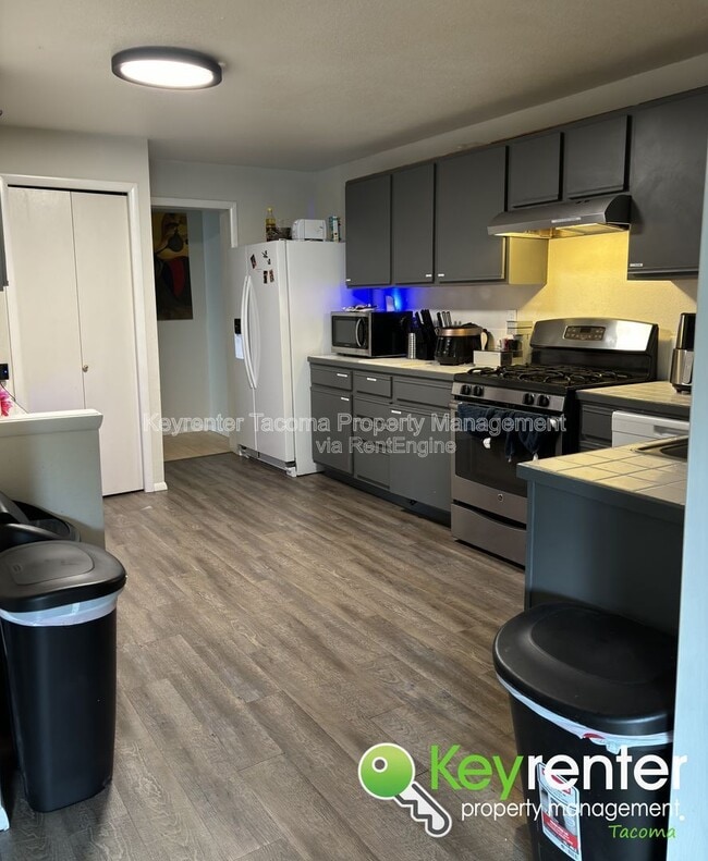 Building Photo - 1302 E 40th St