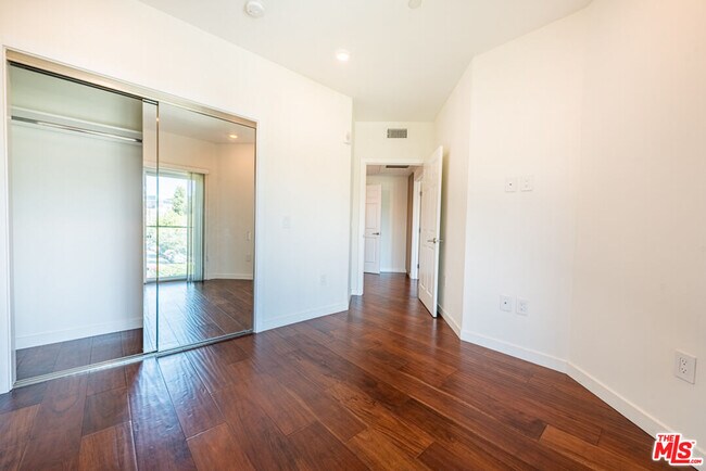 Building Photo - 5531 La Mirada Ave