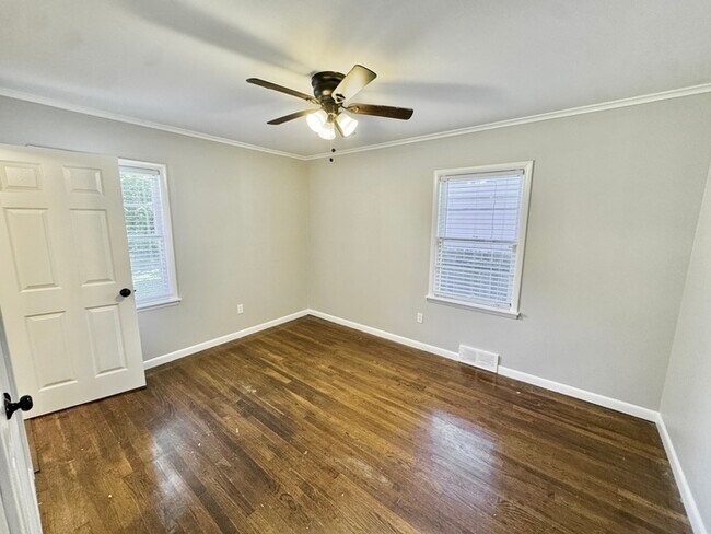 Building Photo - 1795 Cornelia Ln