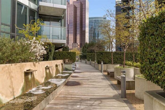 Building Photo - 10700 NE 4th St