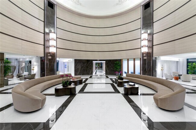 Building Photo - 300 South Pointe Dr