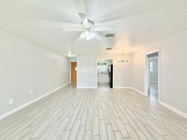 Building Photo - 1337 Eagleview Dr