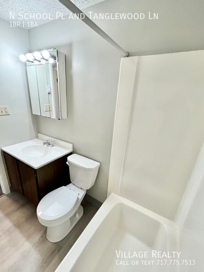 Building Photo - 335 N School Pl