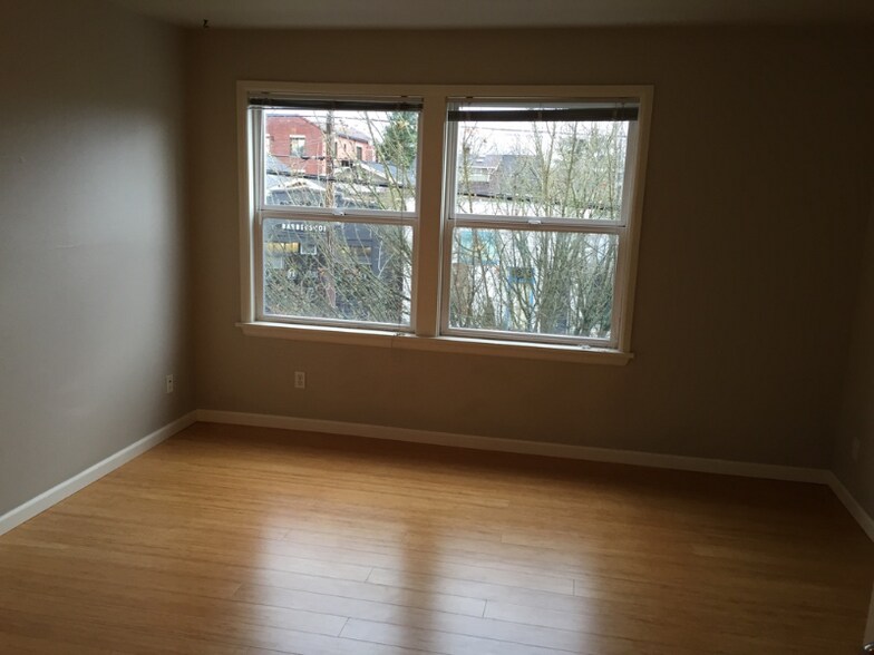 Building Photo - 6410 Phinney Ave N