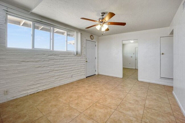 Building Photo - Bright 3-Bedroom Home Near Tucson’s Best A...