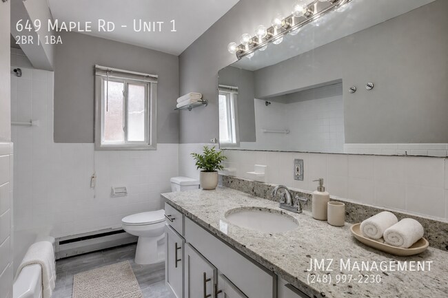 Building Photo - 649 W Maple Rd