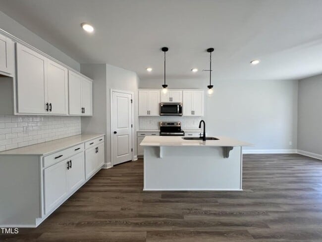 Building Photo - 3 Bedroom/2.5 Bath/Loft/1 Car Garage Townhome in Clayton