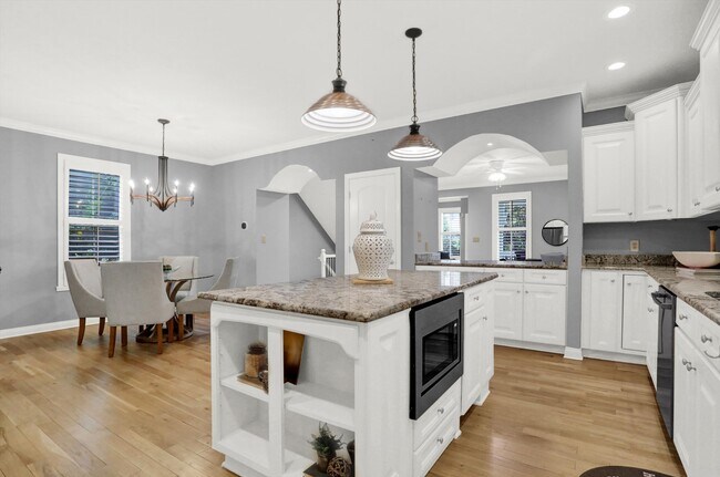 Building Photo - 12665 Apsley Ln