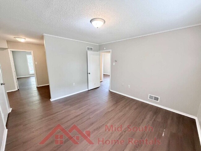 Building Photo - 729 Blackstone Ln